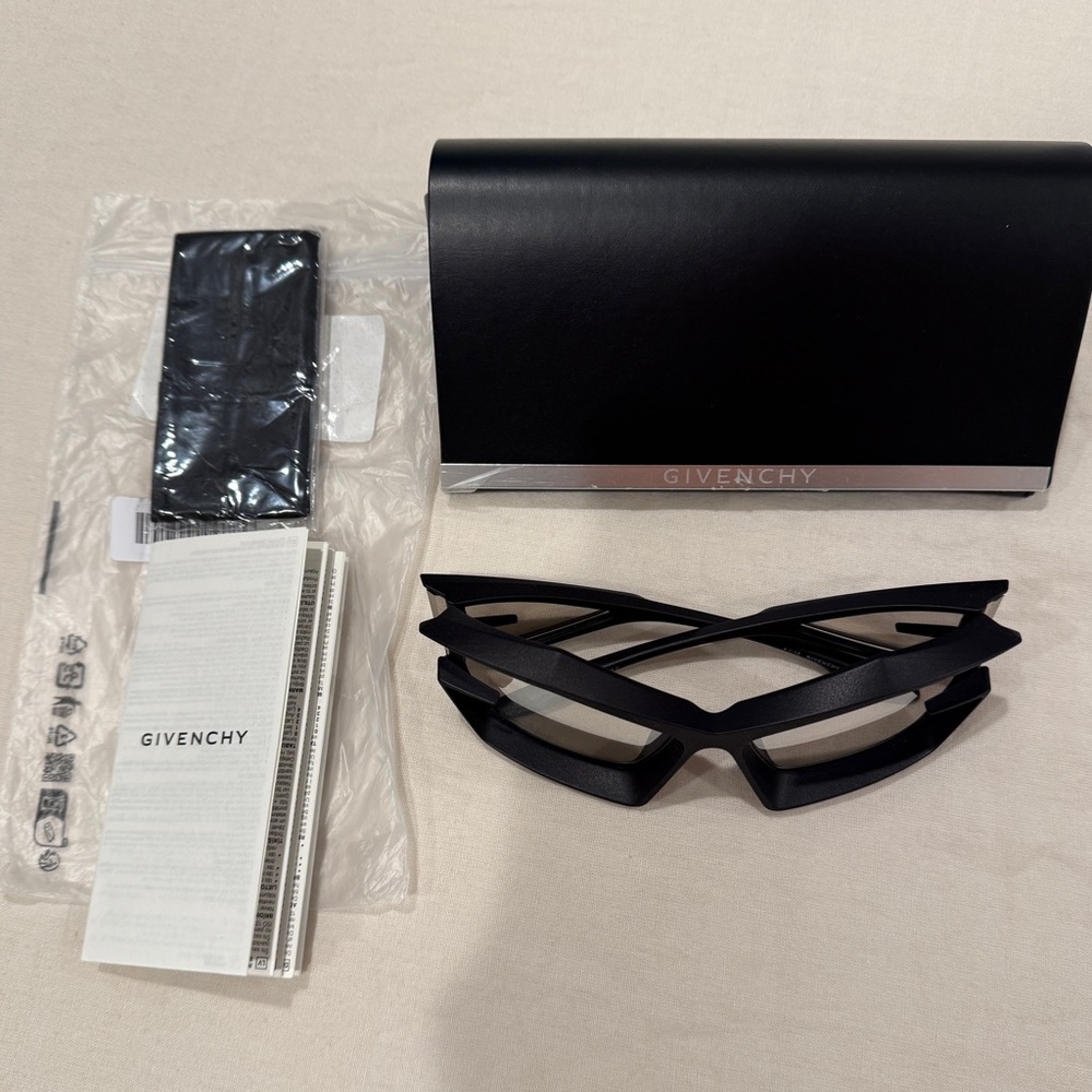 Givenchy Giv-Cut Sunglasses Black
